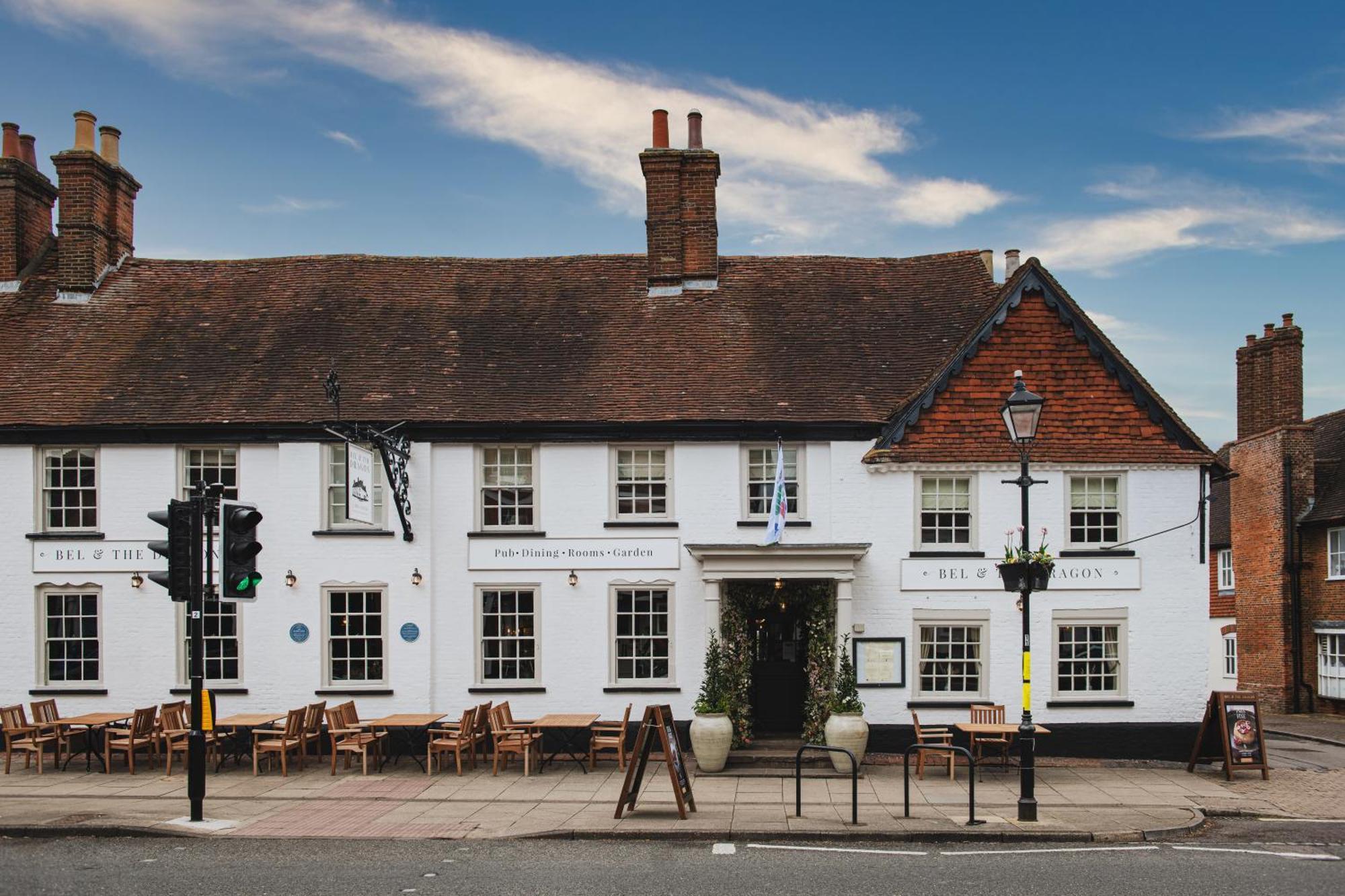 Отель Bel And The Dragon-Odiham Экстерьер фото